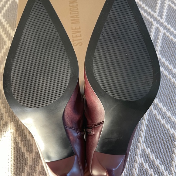 Steve Madden Maxxine Bootie, Size 9.5, Wine (Burgundy) - Picture 7 of 10